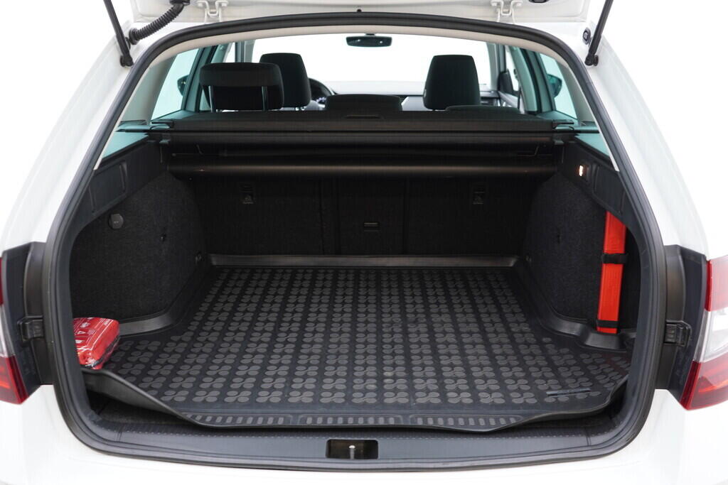 OV190V08836_38.webp_OCTAVIA Drive 1.4 TSI 110 kW manuál