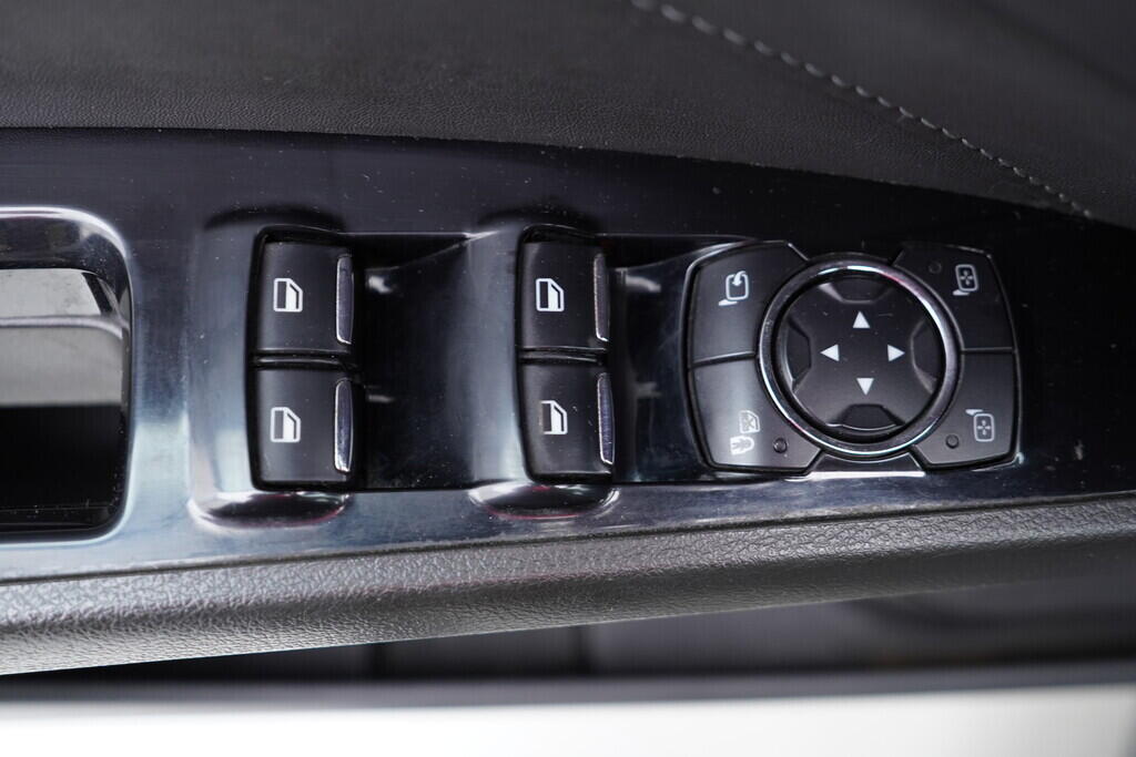 OV190V08840_20.webp_MONDEO Titanium   110 kW manuál