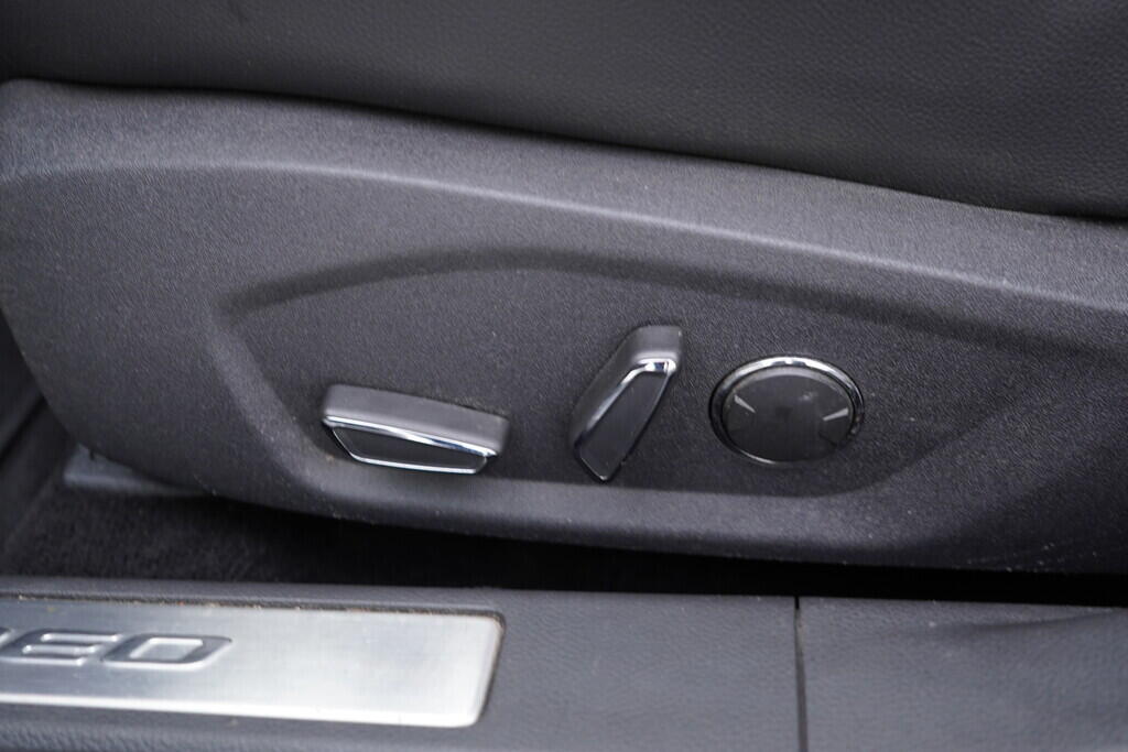 OV190V08840_22.webp_MONDEO Titanium   110 kW manuál