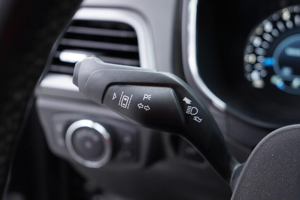 OV190V08840_25.webp_MONDEO Titanium   110 kW manuál