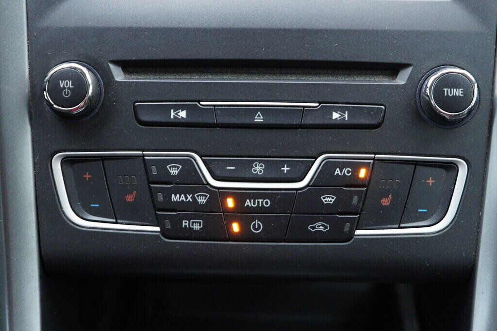 OV190V08840_33.webp_MONDEO Titanium   110 kW manuál