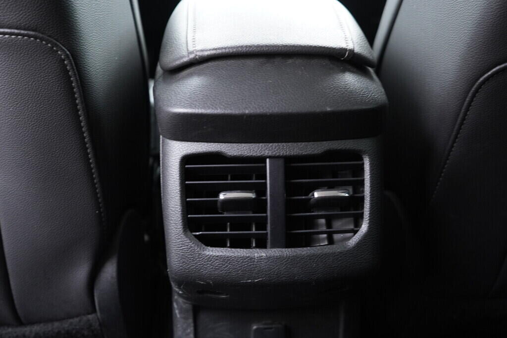 OV190V08840_37.webp_MONDEO Titanium   110 kW manuál