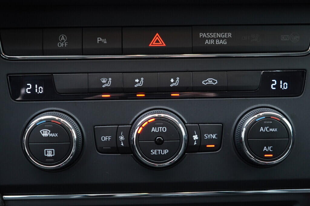 OV190V08854_30.webp_LEON Style 1.4 TSI 92 kW manuál