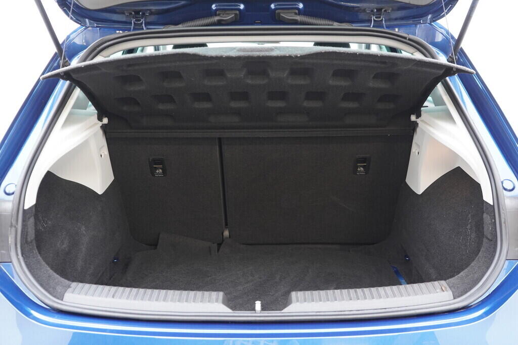 OV190V08854_35.webp_LEON Style 1.4 TSI 92 kW manuál