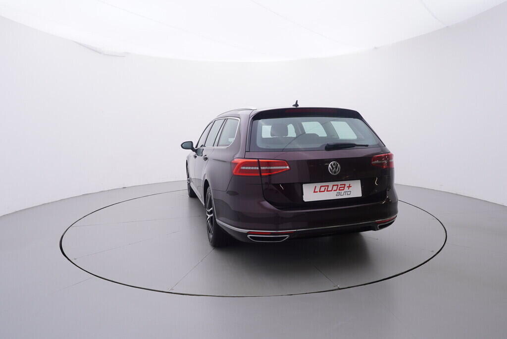 OV190V08855_13.webp_PASSAT VARIANT Highline 2.0 TDI 140 kW automat