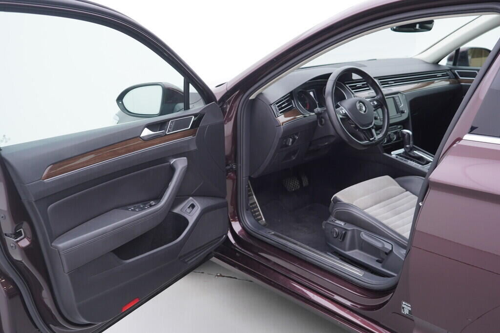 OV190V08855_18.webp_PASSAT VARIANT Highline 2.0 TDI 140 kW automat