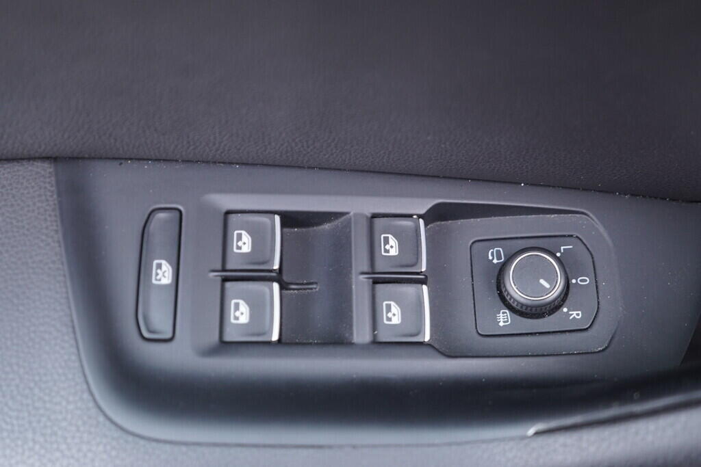 OV190V08855_20.webp_PASSAT VARIANT Highline 2.0 TDI 140 kW automat