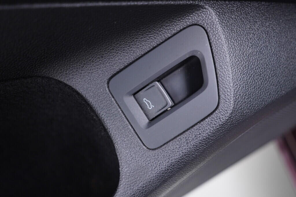 OV190V08855_21.webp_PASSAT VARIANT Highline 2.0 TDI 140 kW automat