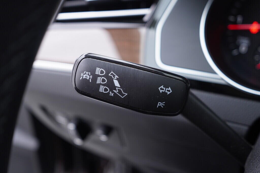 OV190V08855_25.webp_PASSAT VARIANT Highline 2.0 TDI 140 kW automat