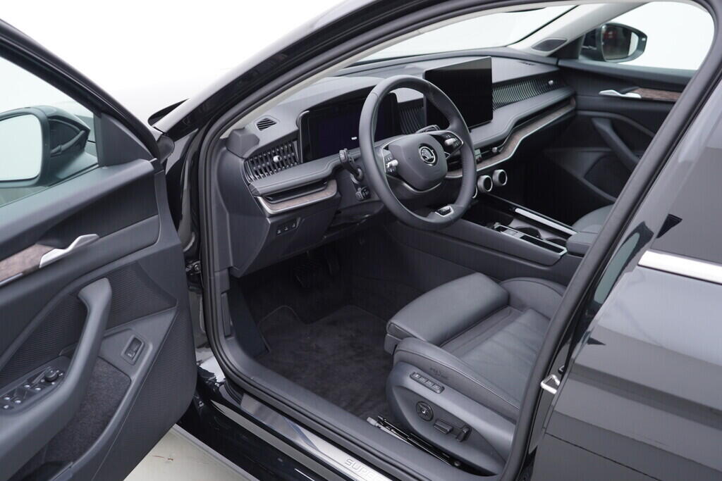 OV190V08857_18.webp_SUPERB L&K 2.0 TDI 110 kW automat, DPH