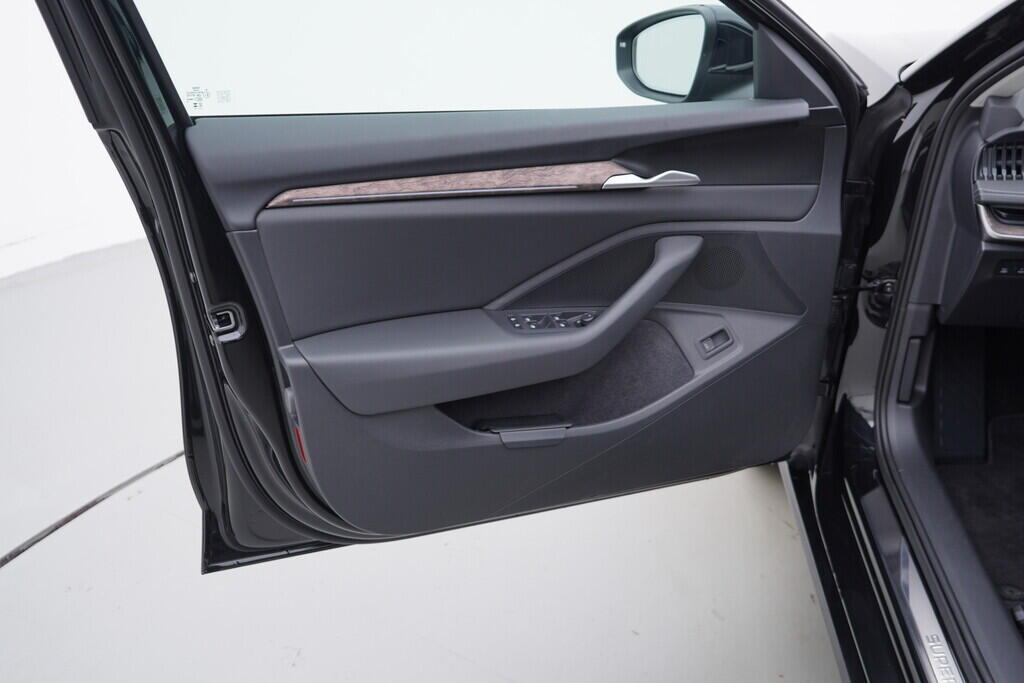 OV190V08857_19.webp_SUPERB L&K 2.0 TDI 110 kW automat, DPH