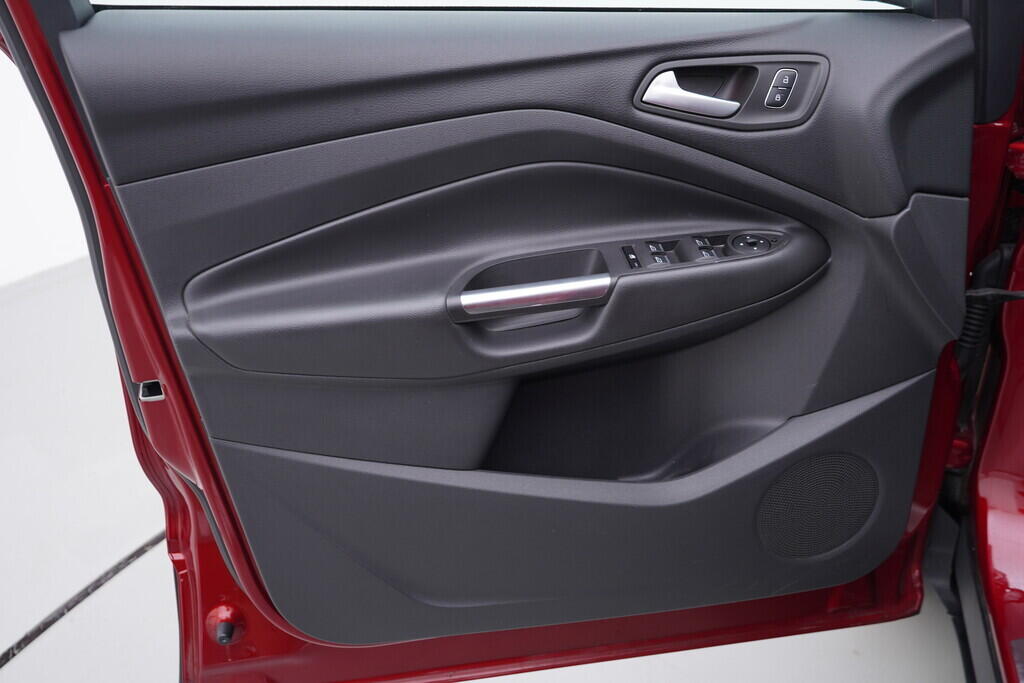 OV190V08858_19.webp_KUGA  2.0  110 kW manuál