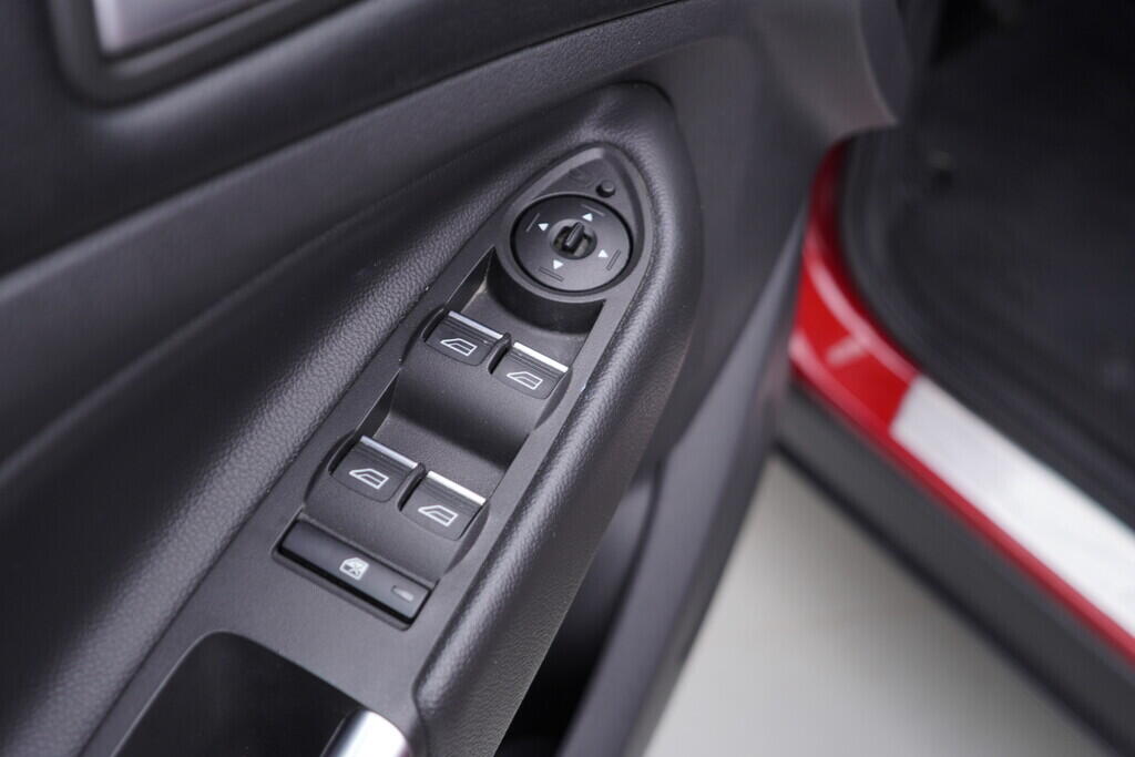 OV190V08858_20.webp_KUGA  2.0  110 kW manuál