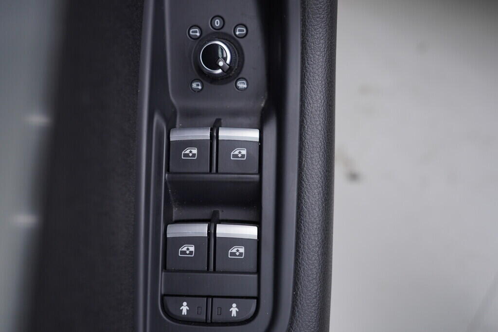 OV190V08860_20.webp_A4 ALLROAD QUATTRO  2.0  140 kW automat