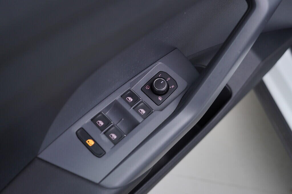 OV190V08870_20.webp_T-CROSS STYLE 1.0 TSI 85 kW manuál