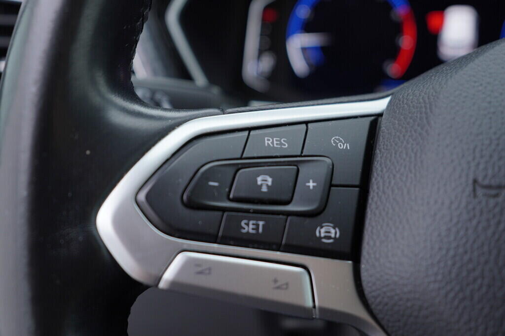 OV190V08870_32.webp_T-CROSS STYLE 1.0 TSI 85 kW manuál