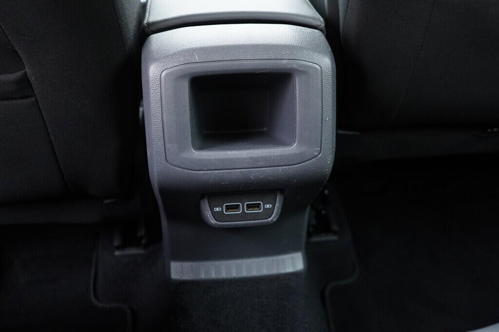 OV190V08870_35.webp_T-CROSS STYLE 1.0 TSI 85 kW manuál