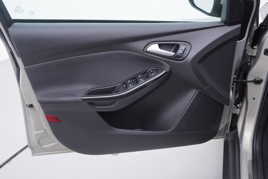 OV190V08886_19.webp_FOCUS Titanium 1.5  88 kW manuál