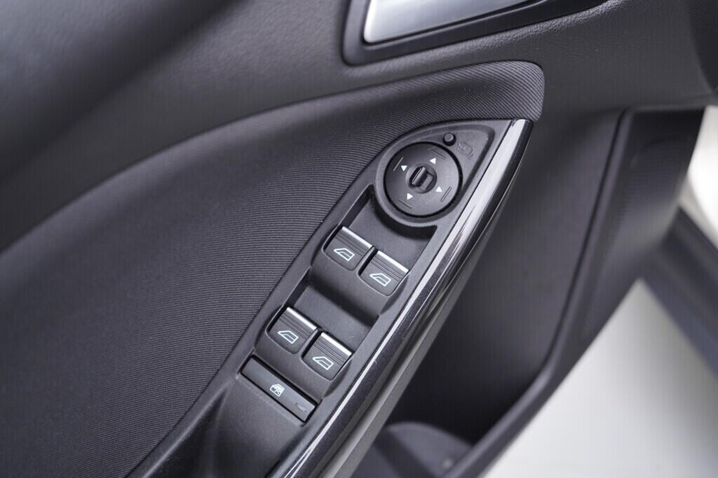 OV190V08886_20.webp_FOCUS Titanium 1.5  88 kW manuál