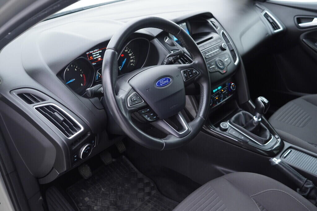 OV190V08886_21.webp_FOCUS Titanium 1.5  88 kW manuál