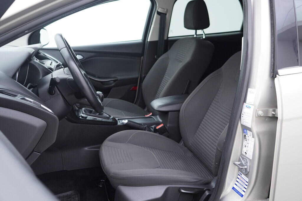 OV190V08886_22.webp_FOCUS Titanium 1.5  88 kW manuál