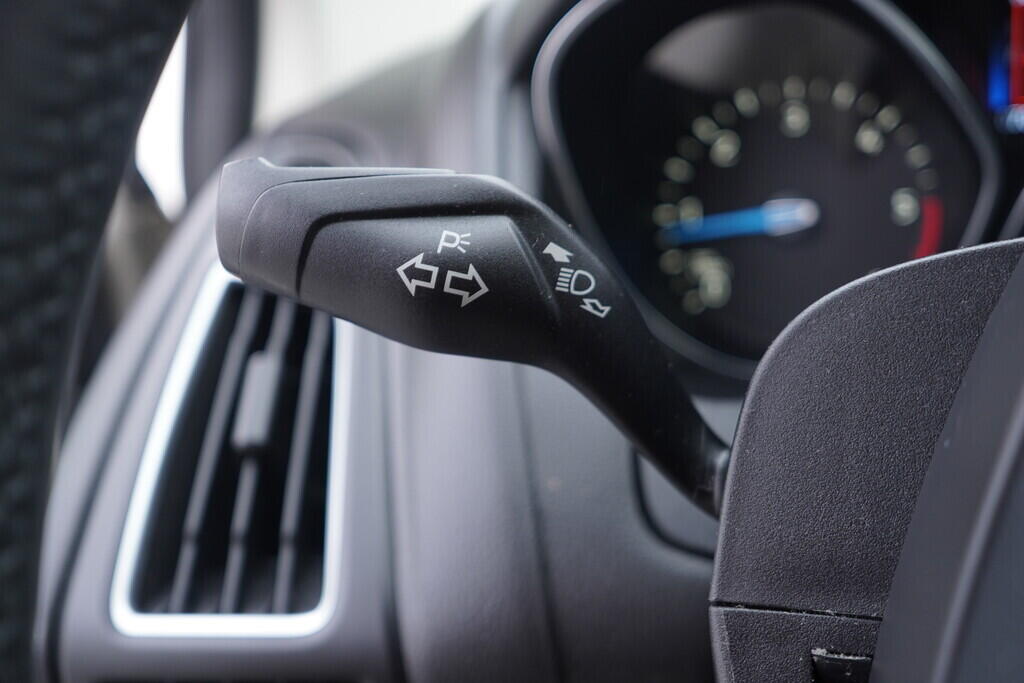 OV190V08886_23.webp_FOCUS Titanium 1.5  88 kW manuál