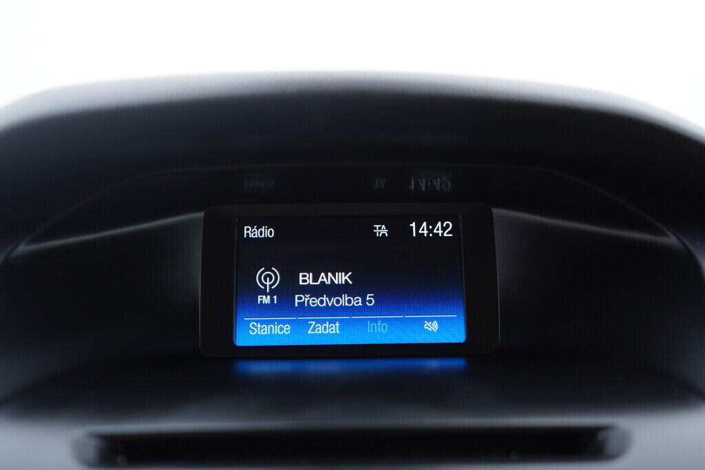 OV190V08886_28.webp_FOCUS Titanium 1.5  88 kW manuál