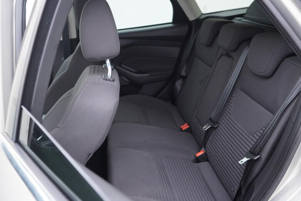 OV190V08886_35.webp_FOCUS Titanium 1.5  88 kW manuál