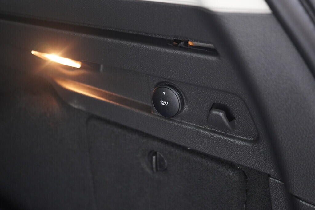 OV190V08886_38.webp_FOCUS Titanium 1.5  88 kW manuál