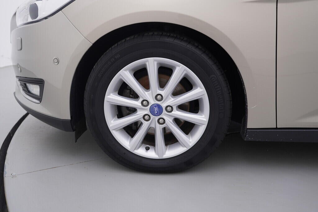 OV190V08886_39.webp_FOCUS Titanium 1.5  88 kW manuál