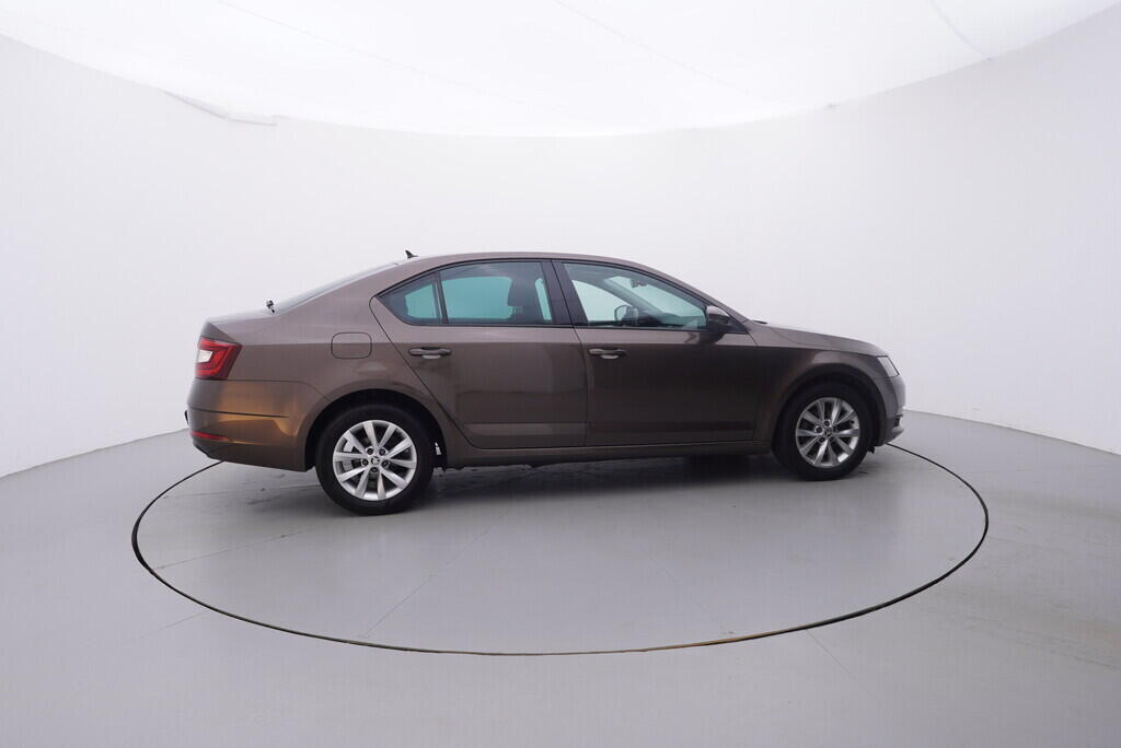 OV190V08887_15.webp_OCTAVIA Ambition Plus 1.0 TSI 85 kW manuál, DPH