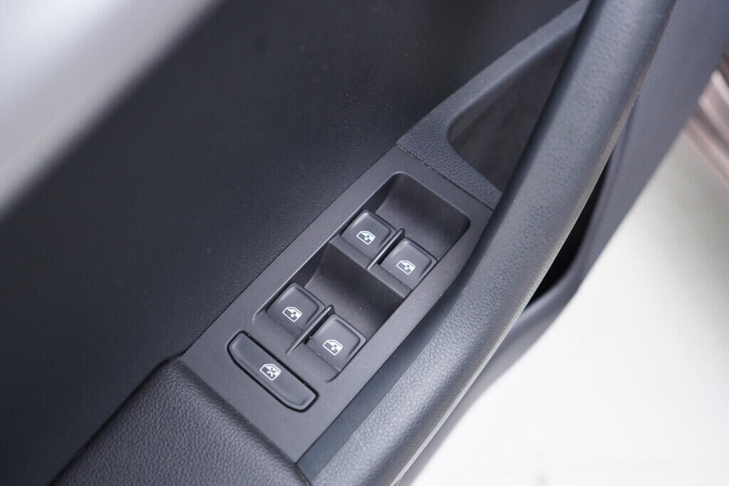 OV190V08887_20.webp_OCTAVIA Ambition Plus 1.0 TSI 85 kW manuál, DPH