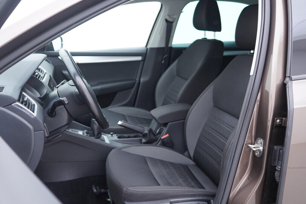 OV190V08887_23.webp_OCTAVIA Ambition Plus 1.0 TSI 85 kW manuál, DPH