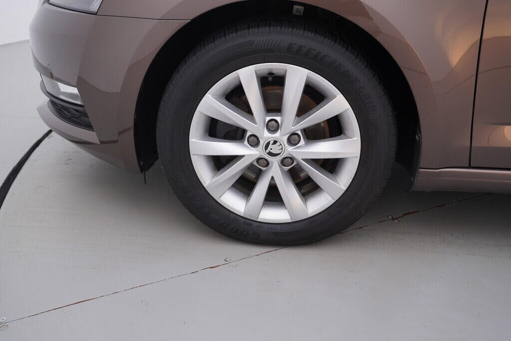 OV190V08887_43.webp_OCTAVIA Ambition Plus 1.0 TSI 85 kW manuál, DPH