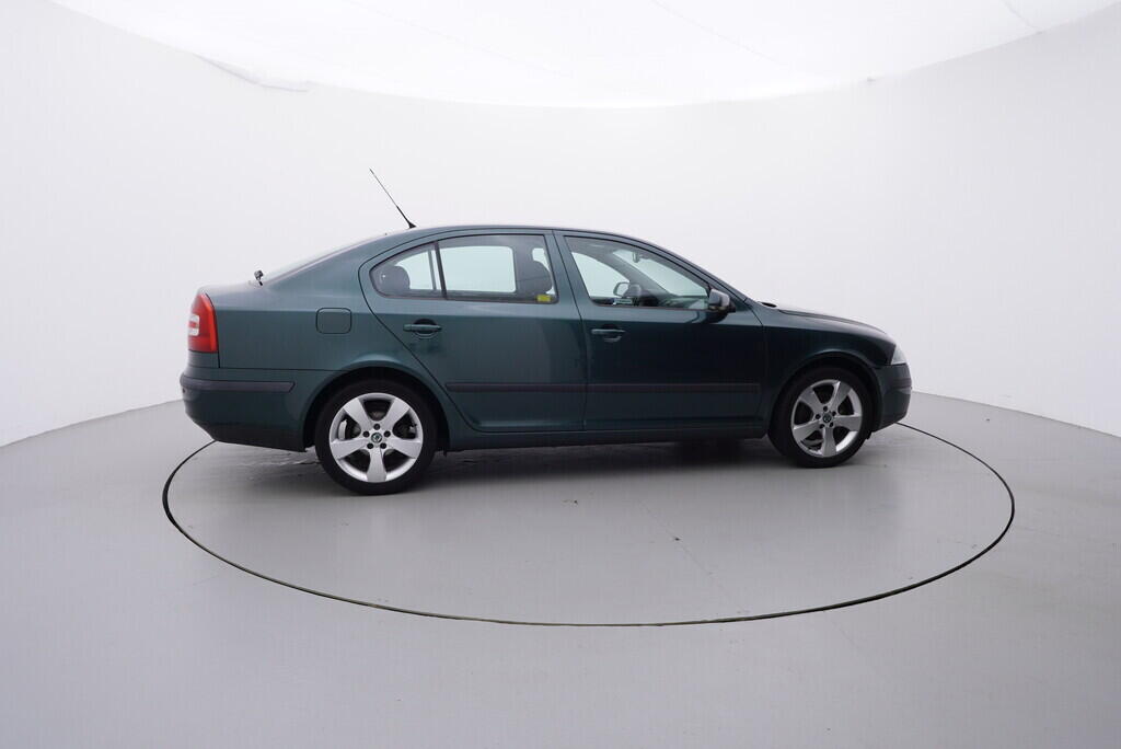 OV190V08901_15.webp_OCTAVIA Elegance 2.0 FSI 110 kW manuál