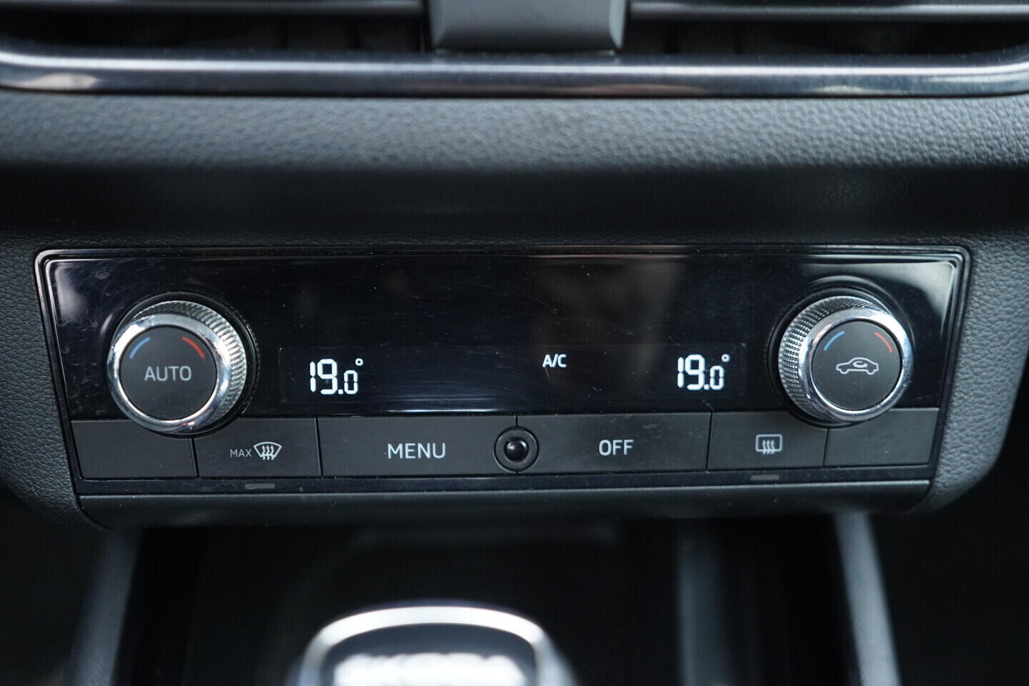 OV190V08911_31.webp_KAMIQ Ambition 1.5 TSI 110 kW automat, DPH