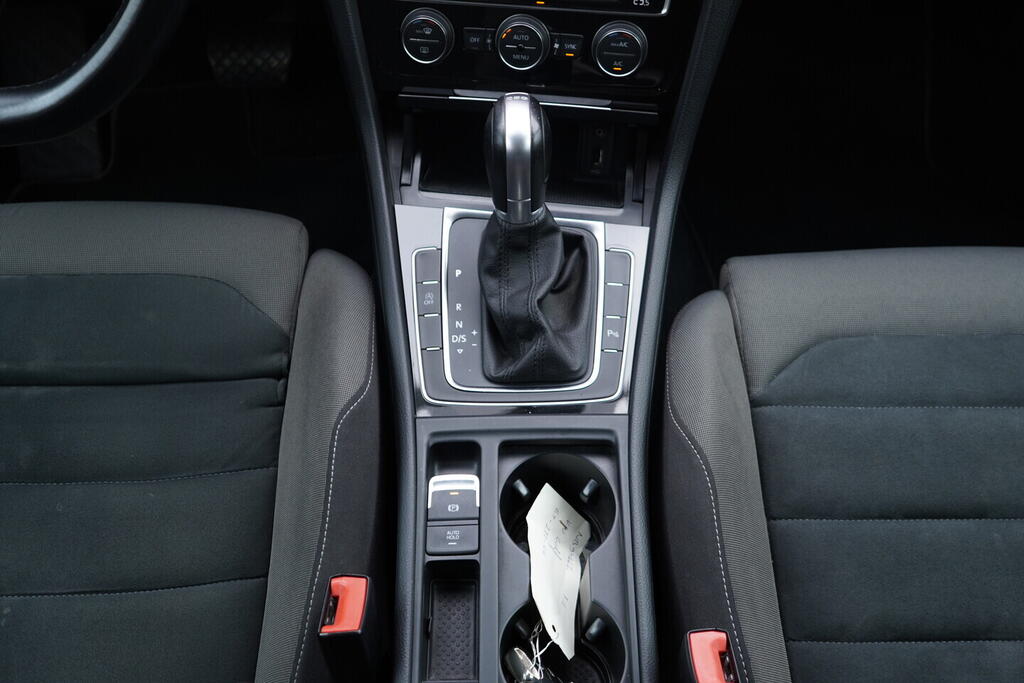 OV190V08912_35.webp_GOLF Highline 1.4 TSI 92 kW automat