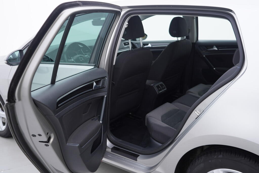 OV190V08912_36.webp_GOLF Highline 1.4 TSI 92 kW automat