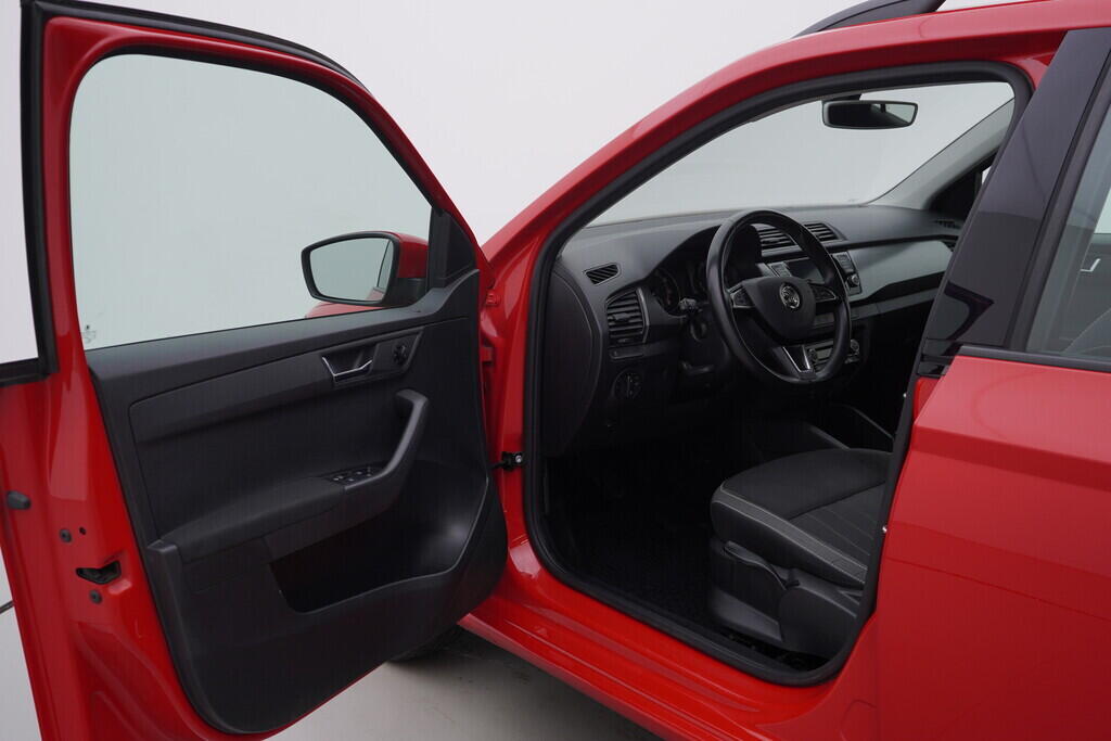 OV190V08914_18.webp_FABIA  1.0 TSI 81 kW manuál, DPH