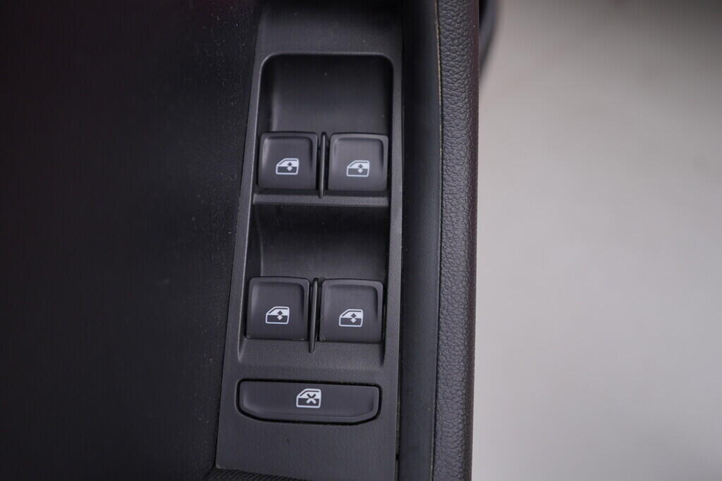 OV190V08914_20.webp_FABIA  1.0 TSI 81 kW manuál, DPH