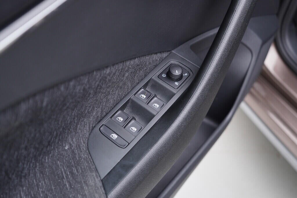 OV190V08947_20.webp_KAMIQ Style 1.6 TDI 85 kW automat, DPH