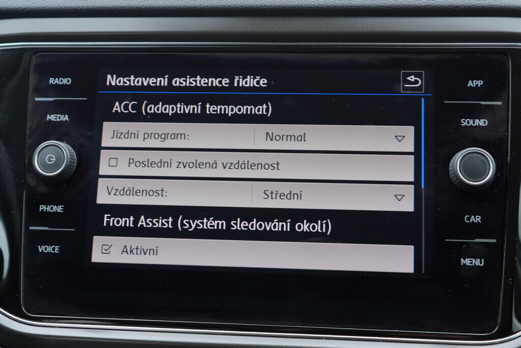 OV190V08953_28.webp_T-ROC STYLE 1.5 TSI 110 kW manuál