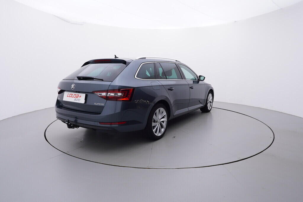 OV190V08954_14.webp_SUPERB Style Extra 1.6 TDI 88 kW automat