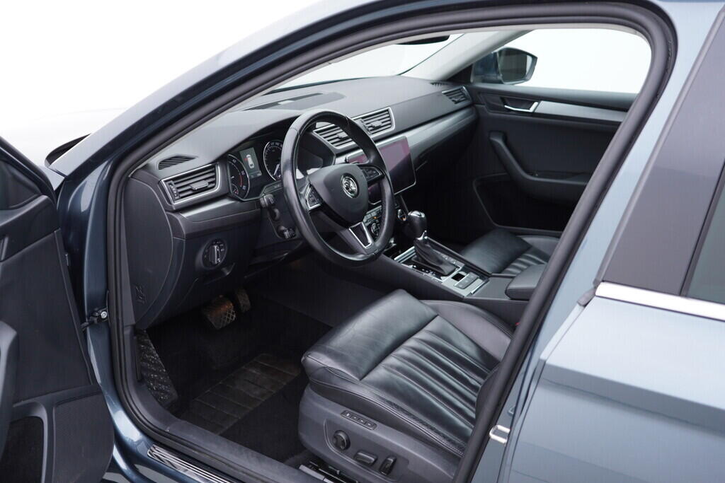 OV190V08954_18.webp_SUPERB Style Extra 1.6 TDI 88 kW automat