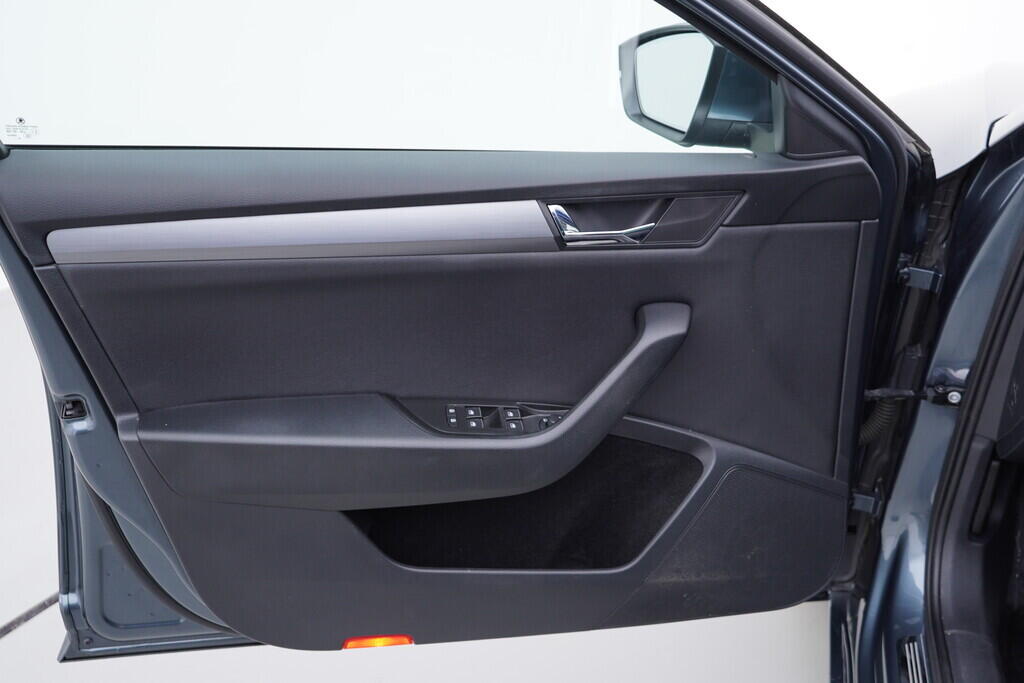 OV190V08954_19.webp_SUPERB Style Extra 1.6 TDI 88 kW automat