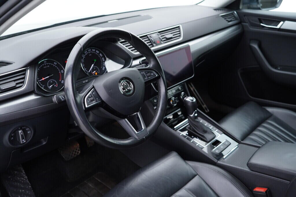 OV190V08954_22.webp_SUPERB Style Extra 1.6 TDI 88 kW automat