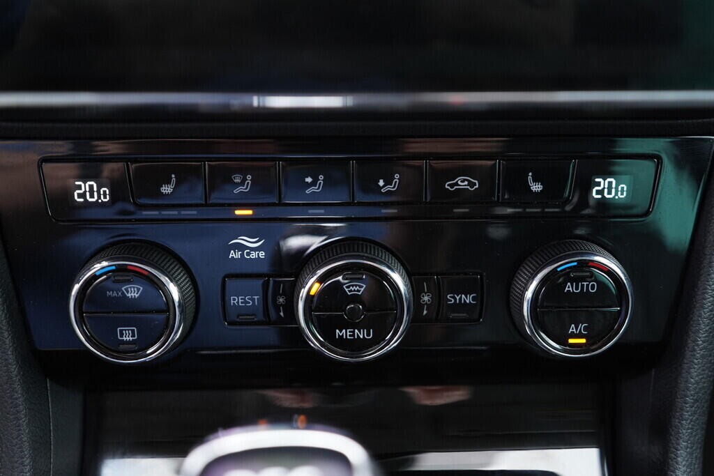 OV190V08954_37.webp_SUPERB Style Extra 1.6 TDI 88 kW automat