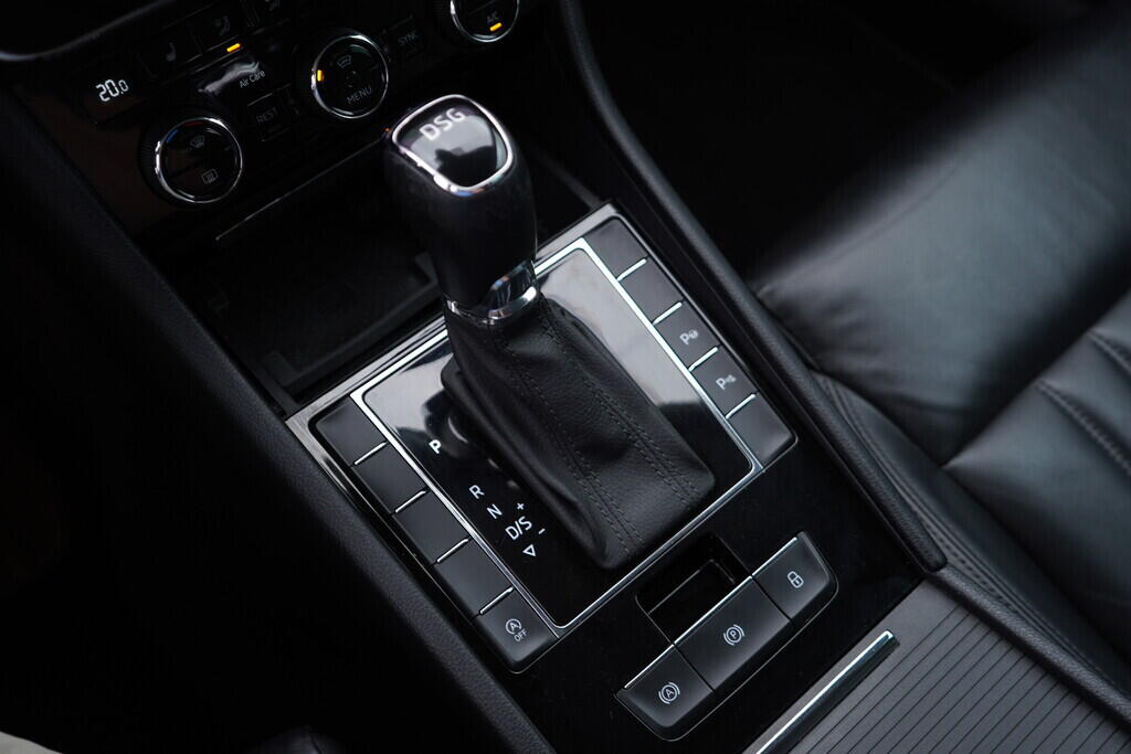 OV190V08954_40.webp_SUPERB Style Extra 1.6 TDI 88 kW automat