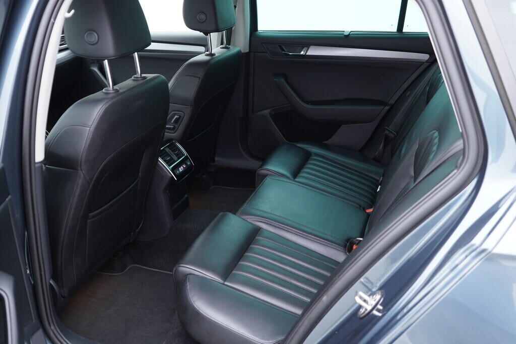 OV190V08954_41.webp_SUPERB Style Extra 1.6 TDI 88 kW automat