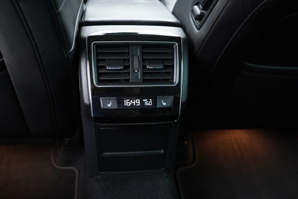OV190V08954_42.webp_SUPERB Style Extra 1.6 TDI 88 kW automat